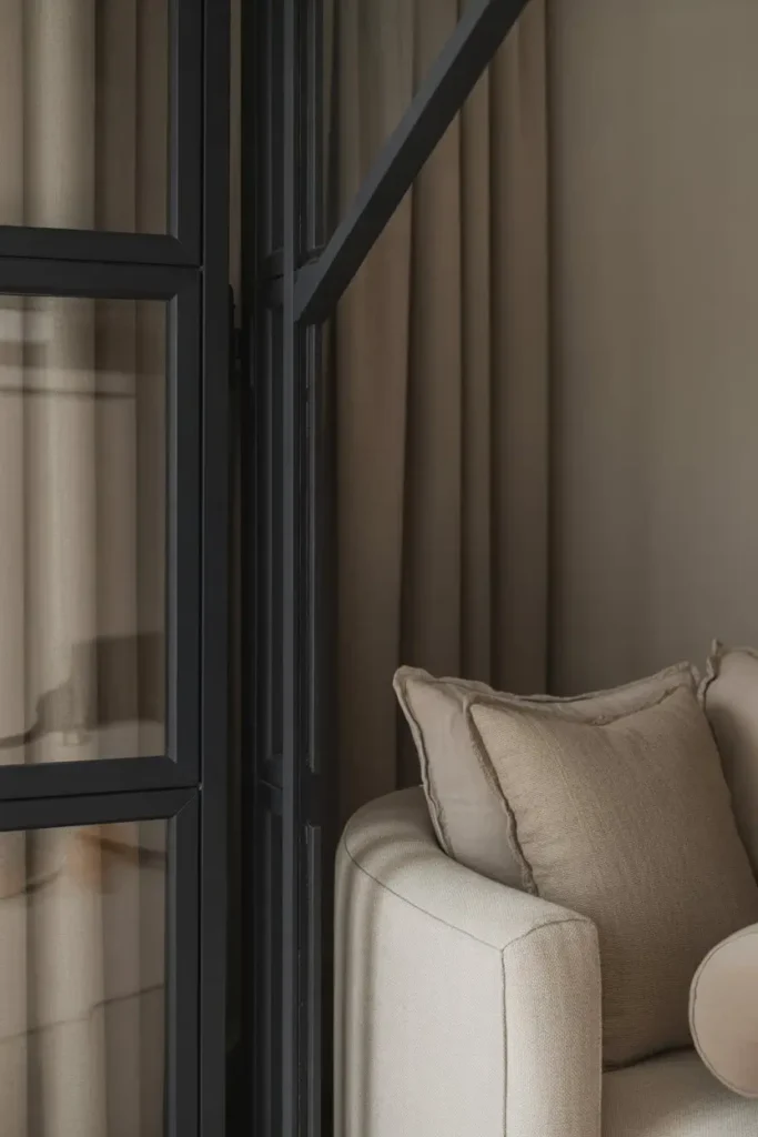 10 Black Trim With Neutral Color Palettes